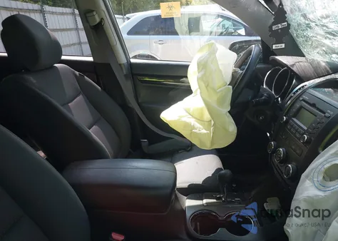 2011 Kia Sorento Lx from USA, damaged, VIN 5XYKTCA11BG140760